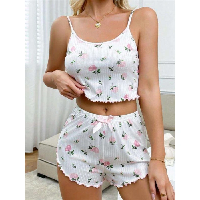 Beyaz Üstüne Gül Desenli Fitilli Askılı Şortlu Pijama Takımı