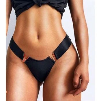 Siyah V Metal Aksesuarlı Fantezi String Tanga