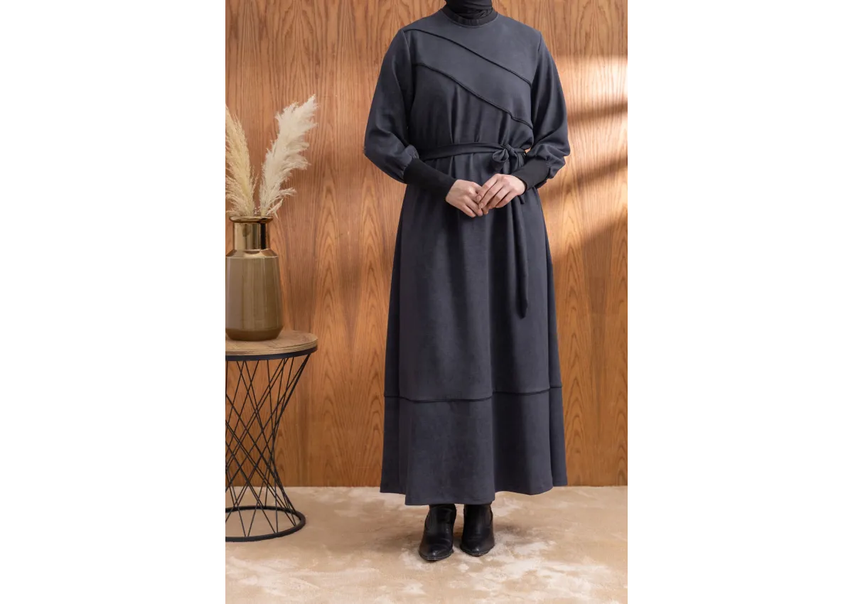 KOLLARI VE YAKASI RİBANALI ELBİSE - ANTRASİT - (Asorti: 46-52)