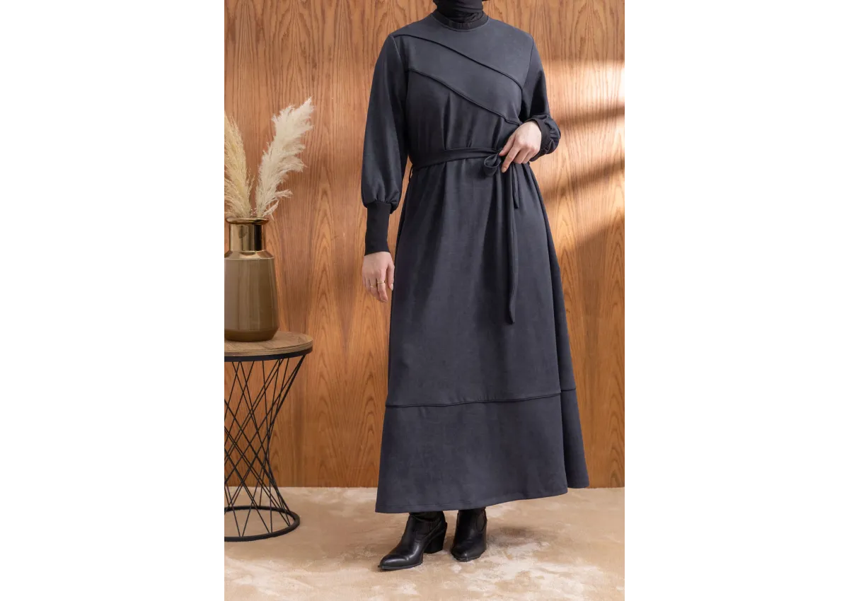 KOLLARI VE YAKASI RİBANALI ELBİSE - ANTRASİT - (Asorti: 46-52)