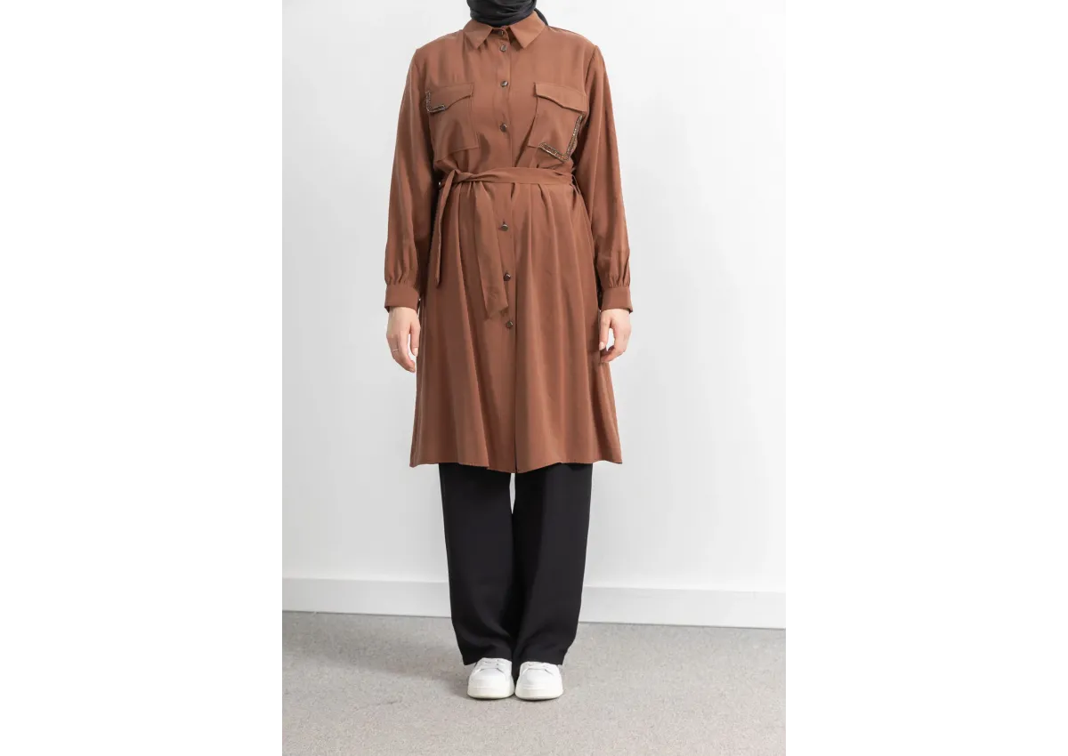 CEPLERİ TAŞ DETAYLI KUŞAKLI ARABOY - TABA - (Asorti: 46-52)