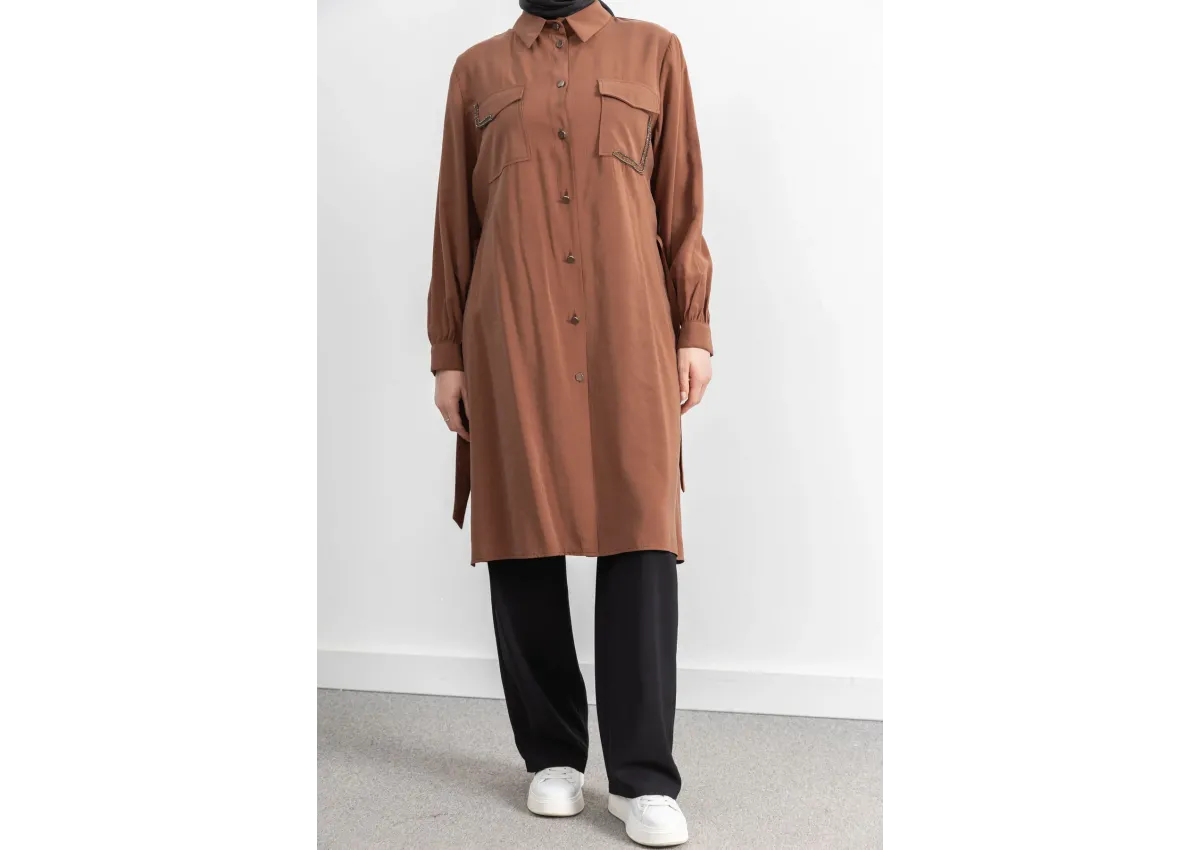 CEPLERİ TAŞ DETAYLI KUŞAKLI ARABOY - TABA - (Asorti: 46-52)