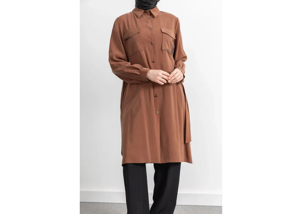 CEPLERİ TAŞ DETAYLI KUŞAKLI ARABOY - TABA - (Asorti: 46-52)