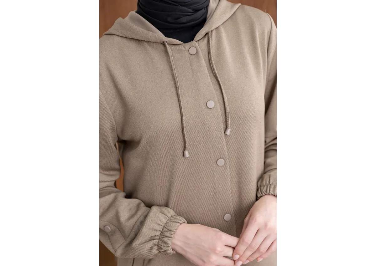 ÖNÜ ÇITÇITLI KAPÜŞONLU GİYÇIK - VİZON - (Asorti: 46-52)