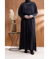 YAKASI BÜZGÜ VE TAŞ DETAYLI  ELBİSE - SİYAH - (Asorti: 46-52)