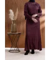 YAKASI BÜZGÜ VE TAŞ DETAYLI  ELBİSE - BORDO - (Asorti: 46-52)