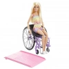 Barbie Fashionistas Tekerlekli Sandalye ve Kıvırcık Esmer Saçlı Bebek