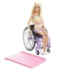 Barbie Fashionistas Tekerlekli Sandalye ve Kıvırcık Esmer Saçlı Bebek