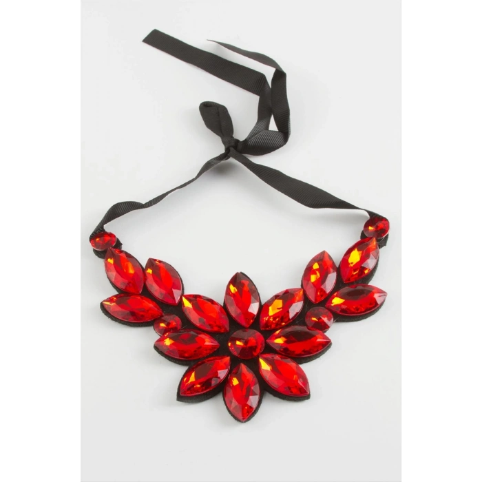 Çiçek Taşlı Yaka Kolye