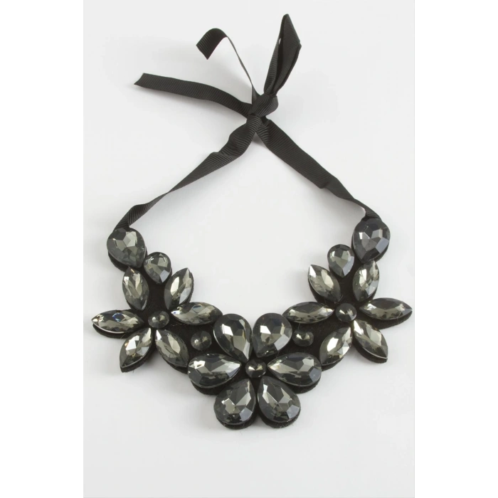 Çiçek Taşlı Yaka Kolye