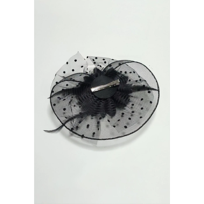 Çiçek Tüylü Dantelli Şapka Toka