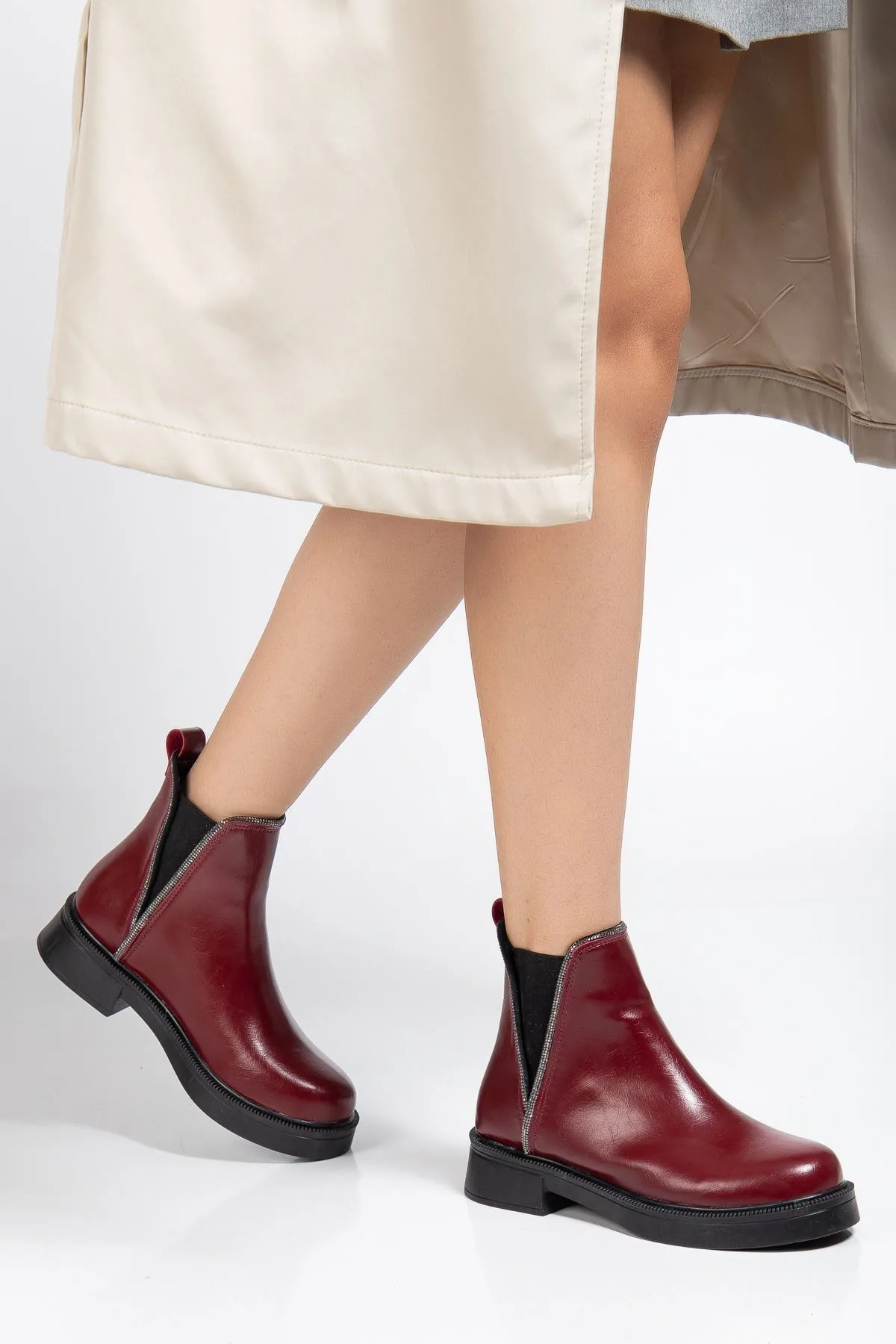 02-02 Bordo Kırışık Rugan Taş Aksesuarlı Lastikli Günlük Kadın Bot