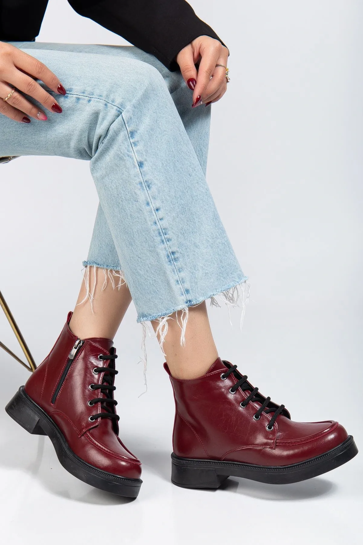 02-2001 Bordo Kırışık Rugan Bağcıklı Fermuarlı Günlük Kadın Bot