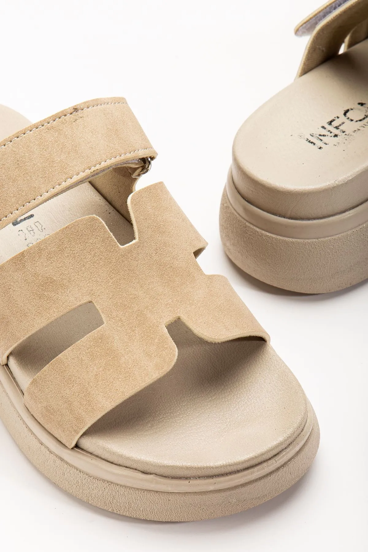 24422-hermes Bej Dolgu Topuk Kadın Sandalet