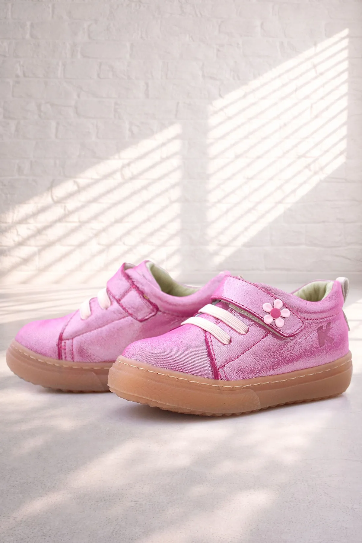 Anatomik Hakiki Deri Yumuşak Pembe Çiçekli Cırtlı Kız Çocuk Ayakkabı