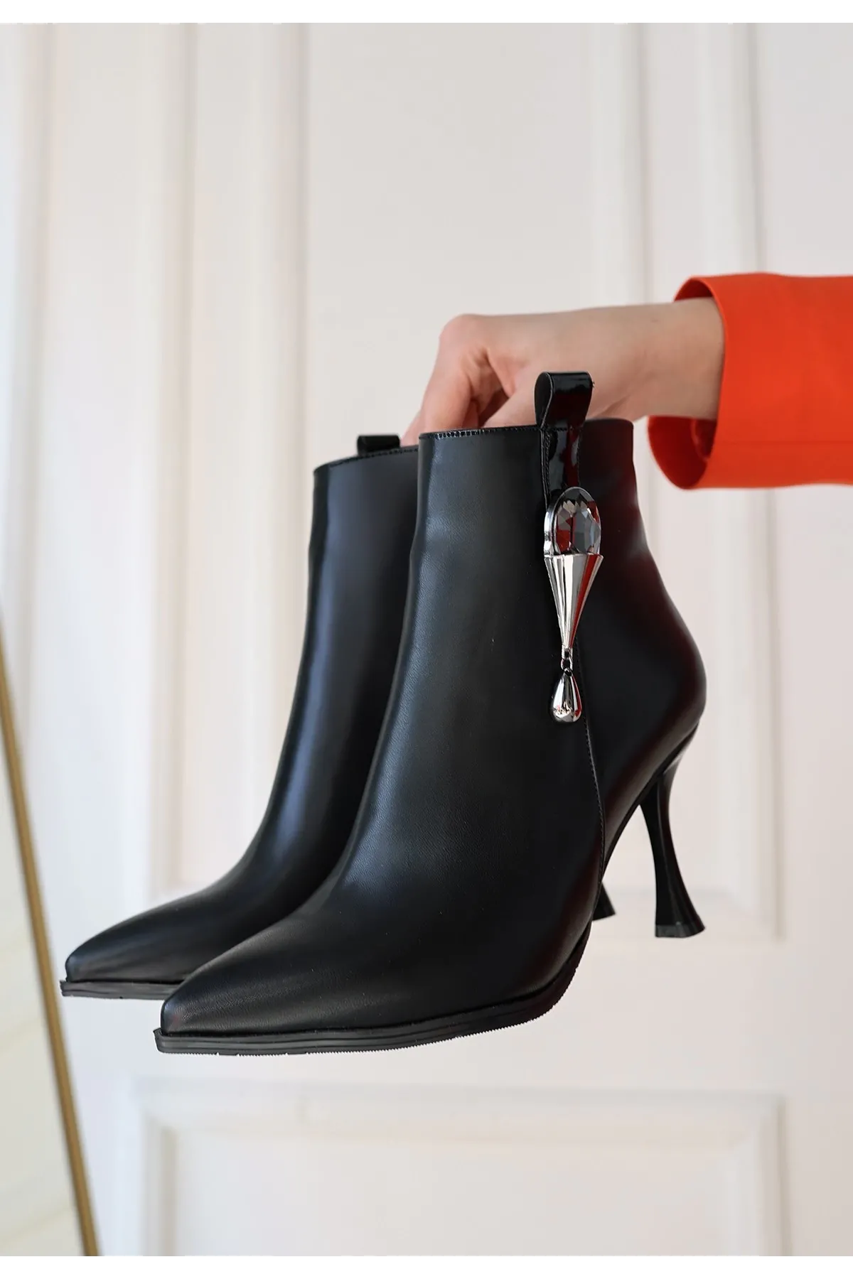 Biort Siyah Cilt Topuklu Bot