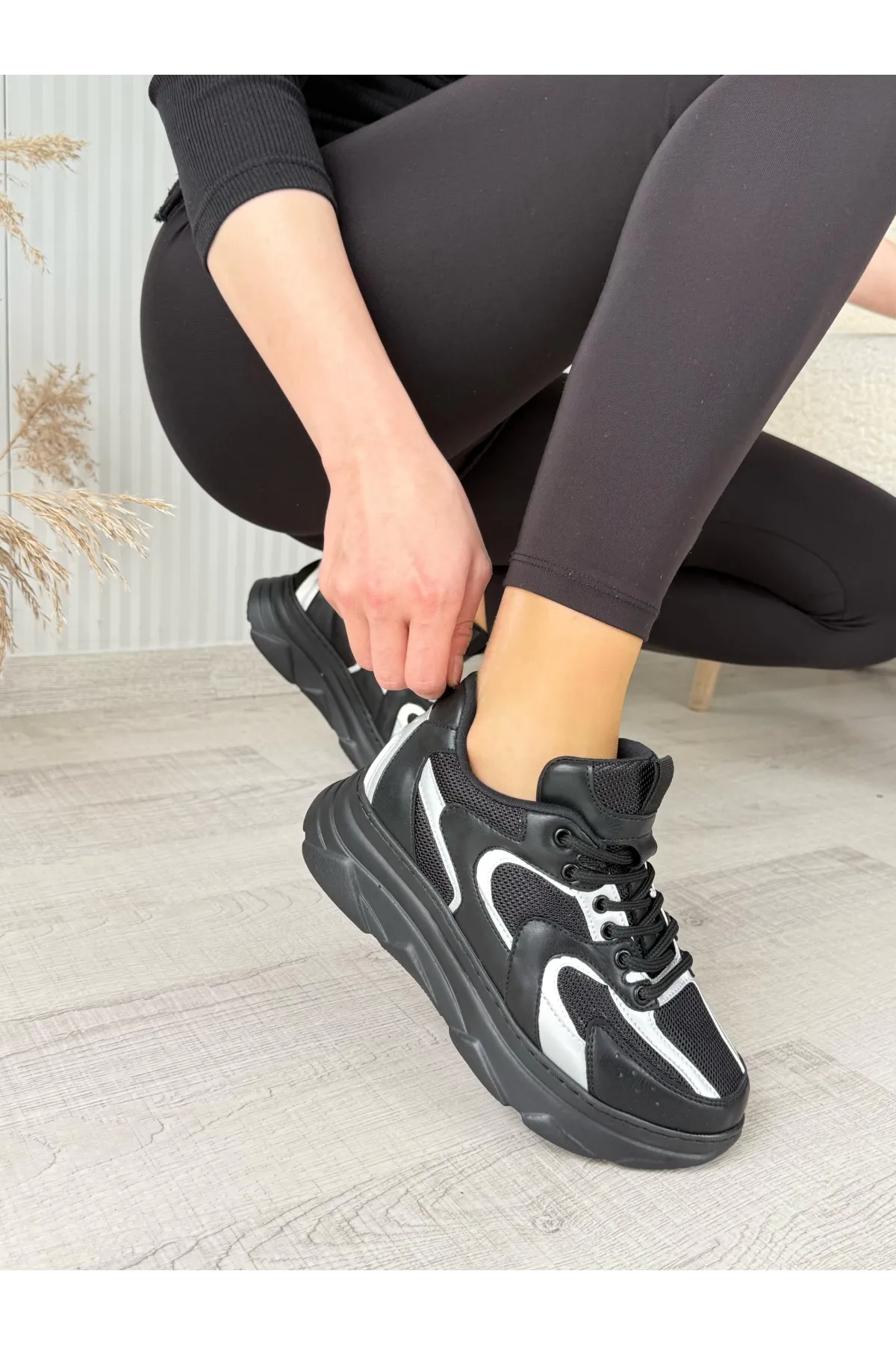 Cata Siyah Cilt Beyaz Detaylı Spor Ayakkabı