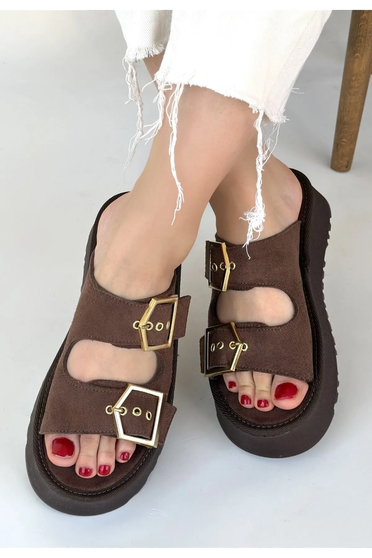 Coer Kahverengi Süet Çift Tokalı Terlik