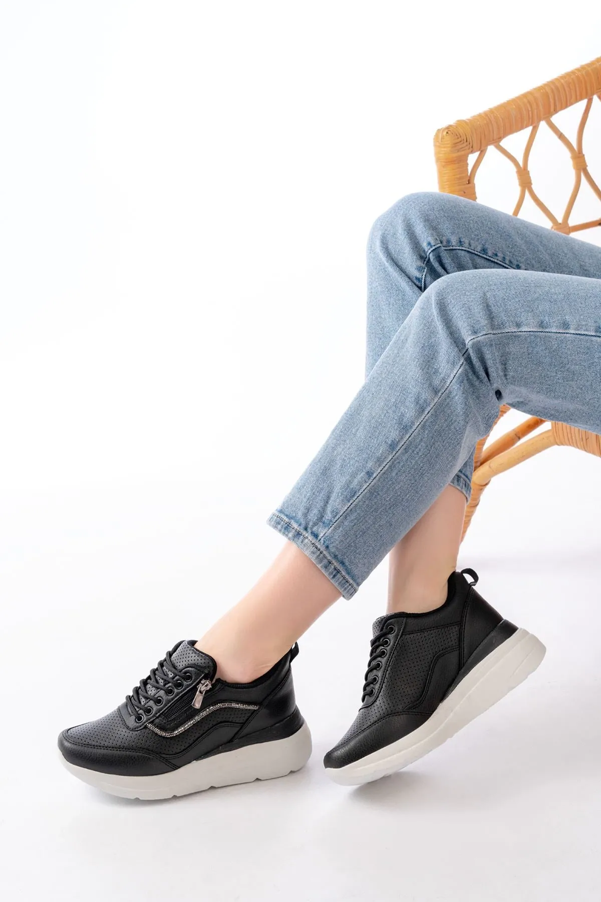 F-207 Siyah Bağcıklı Fermuarlı Taş Aksesuarlı Mevsimlik Spor Ayakkabı