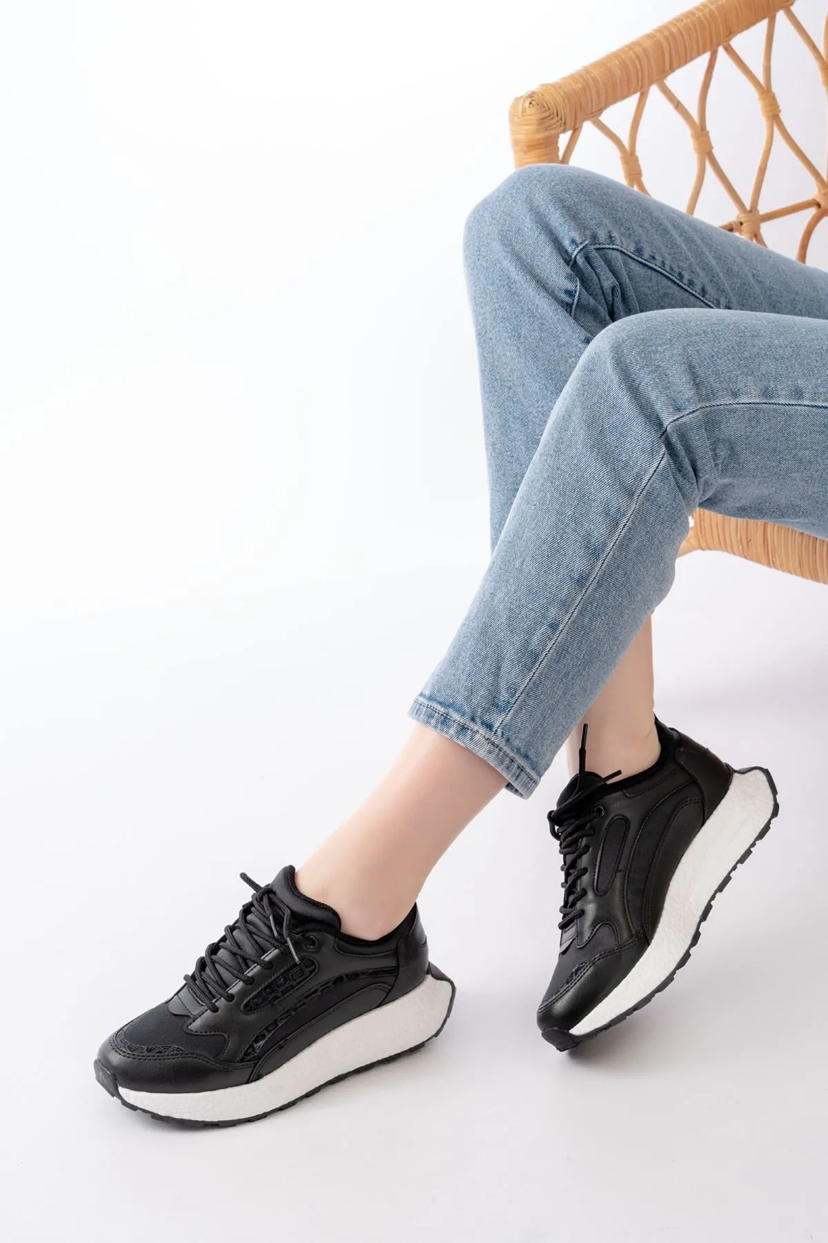 F-307 Siyah Bağcıklı Saten Taş Aksesuarlı Günlük Spor Ayakkabı