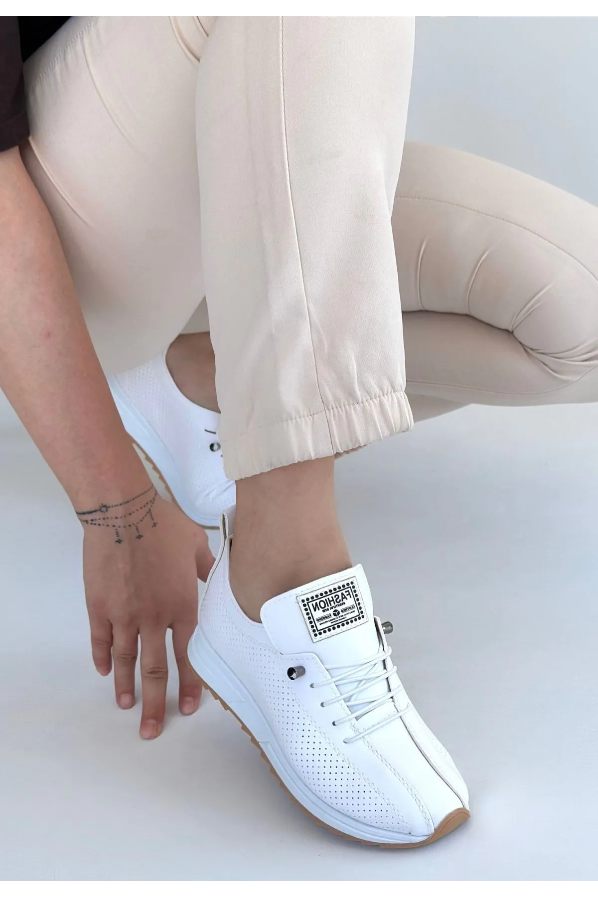 Fiert Beyaz Cilt Bağcıklı Spor Ayakkabı