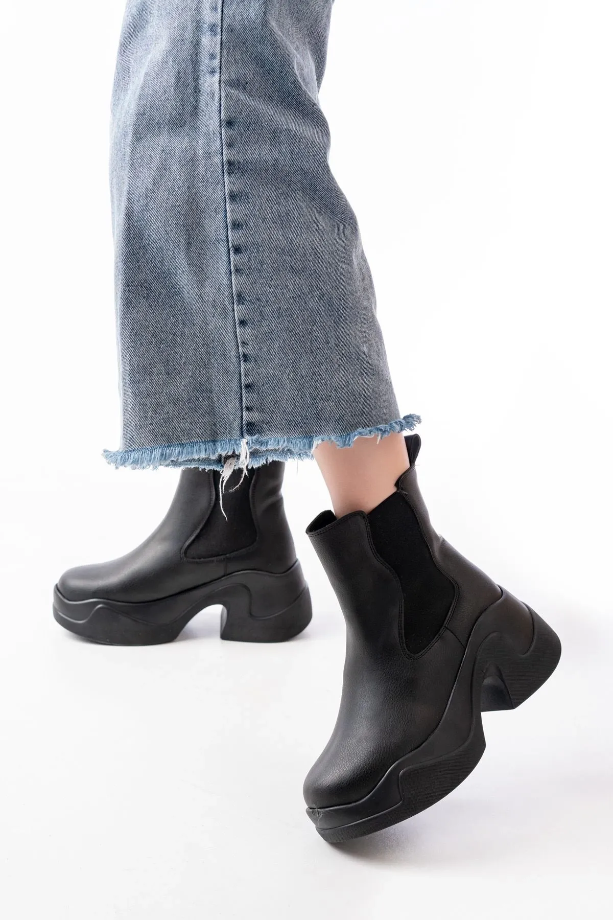 Fz-2400 Siyah Yüksek Tabanlı Lastikli Günlük Kadın Bot