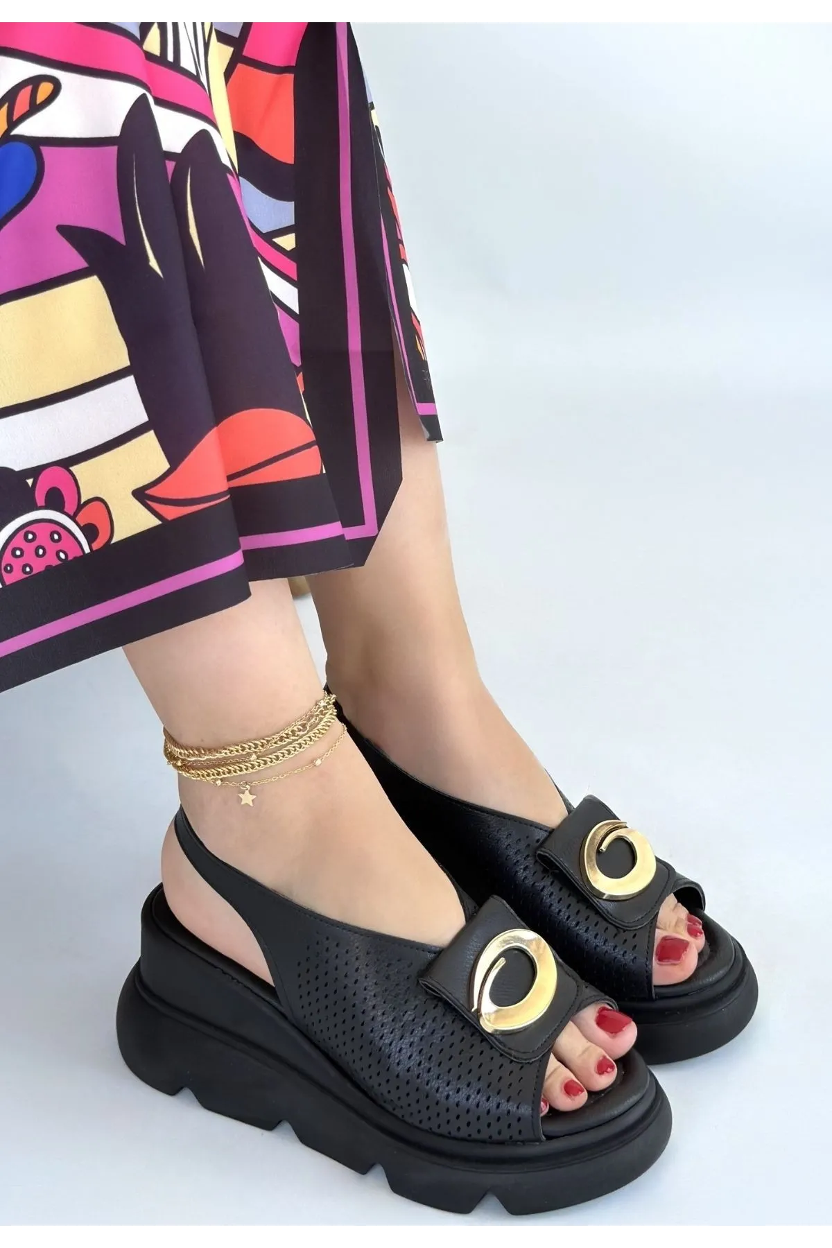 Gwon Siyah Cilt Dolgu Topuk Sandalet