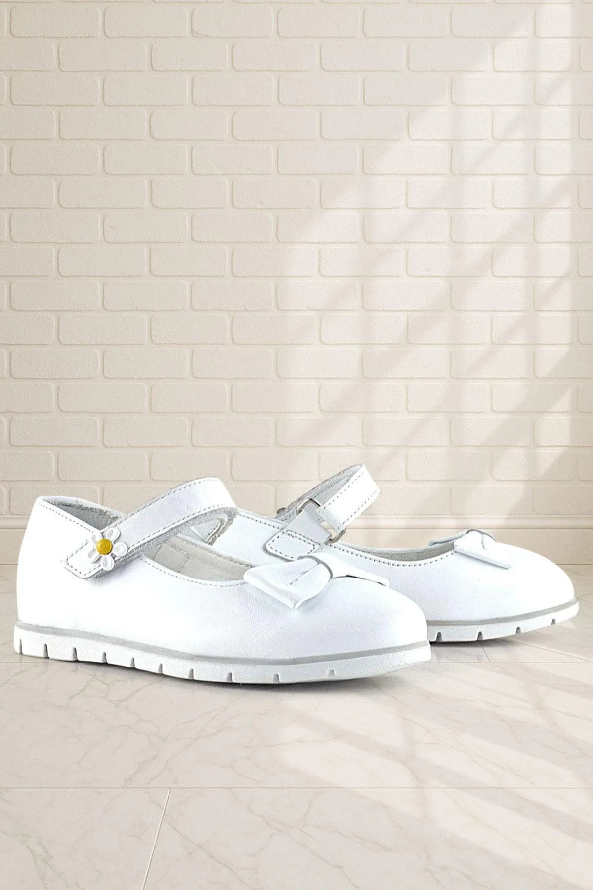 Hakiki Deri Beyaz Papatya Detaylı Cırtlı Kız Çocuk Babet Ayakkabı