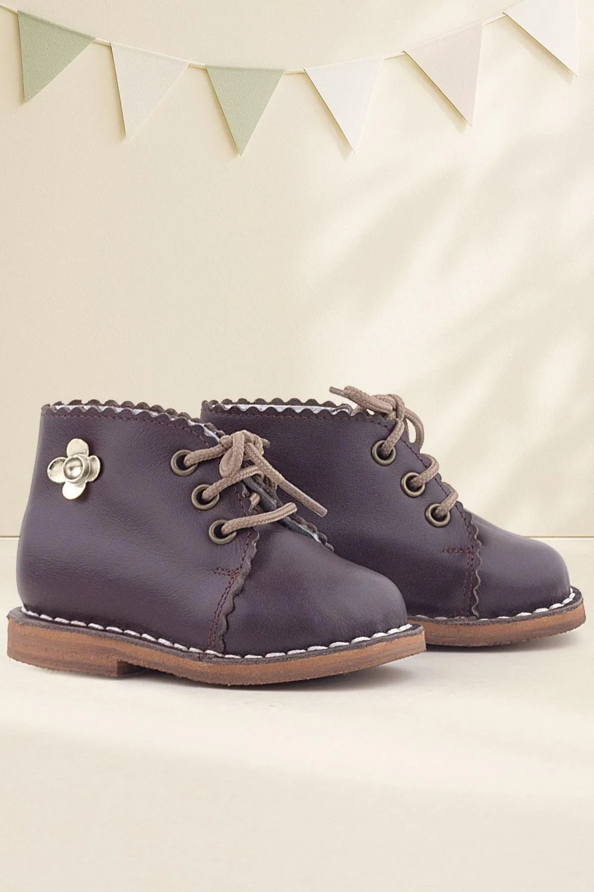 Handmade Hakiki Deri Kahverengi Çiçek Detaylı Bağcıklı Bebek Bot