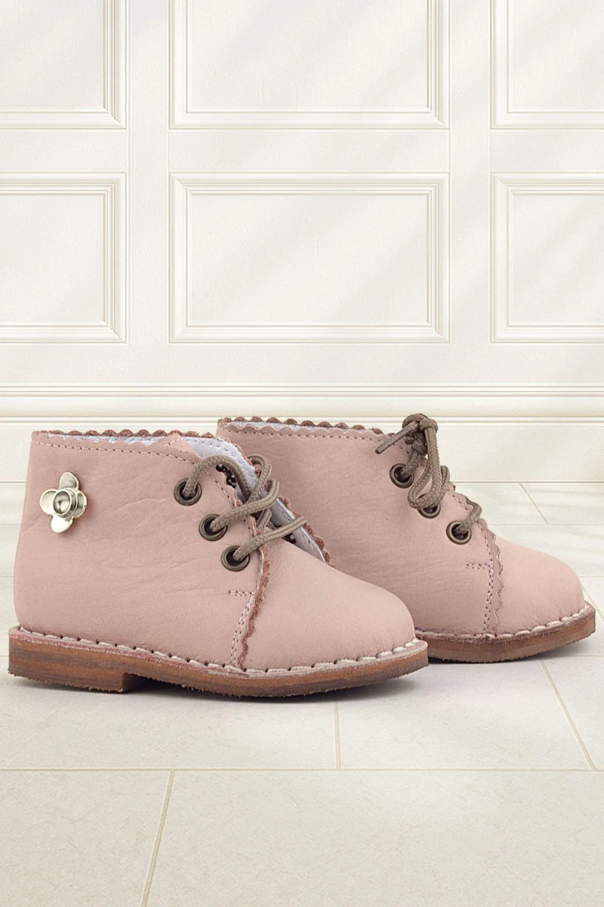 Handmade Hakiki Deri Pembe Çiçek Detaylı Bağcıklı Bebek Bot