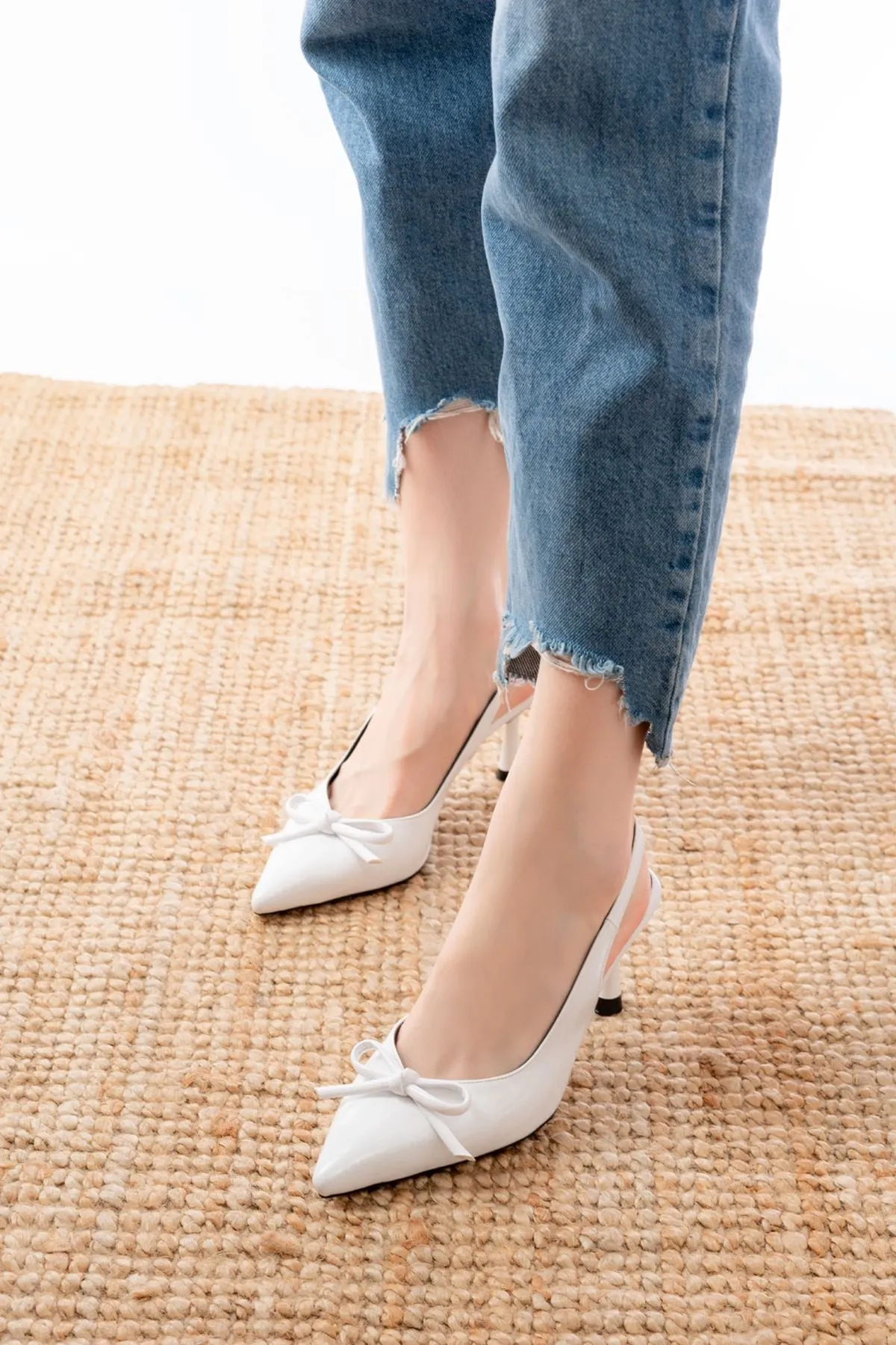 İnf-4500 Beyaz Rugan Günlük Arkası Açık Fiyonklu Topuklu Bayan Ayakkabı