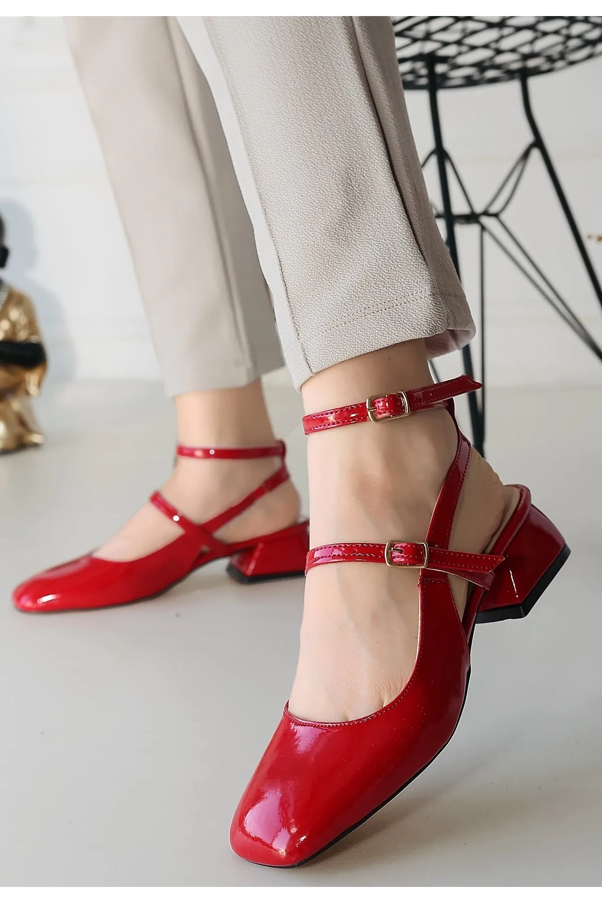 Karmi Kırmızı Rugan Topuklu Kemerli Ayakkabı
