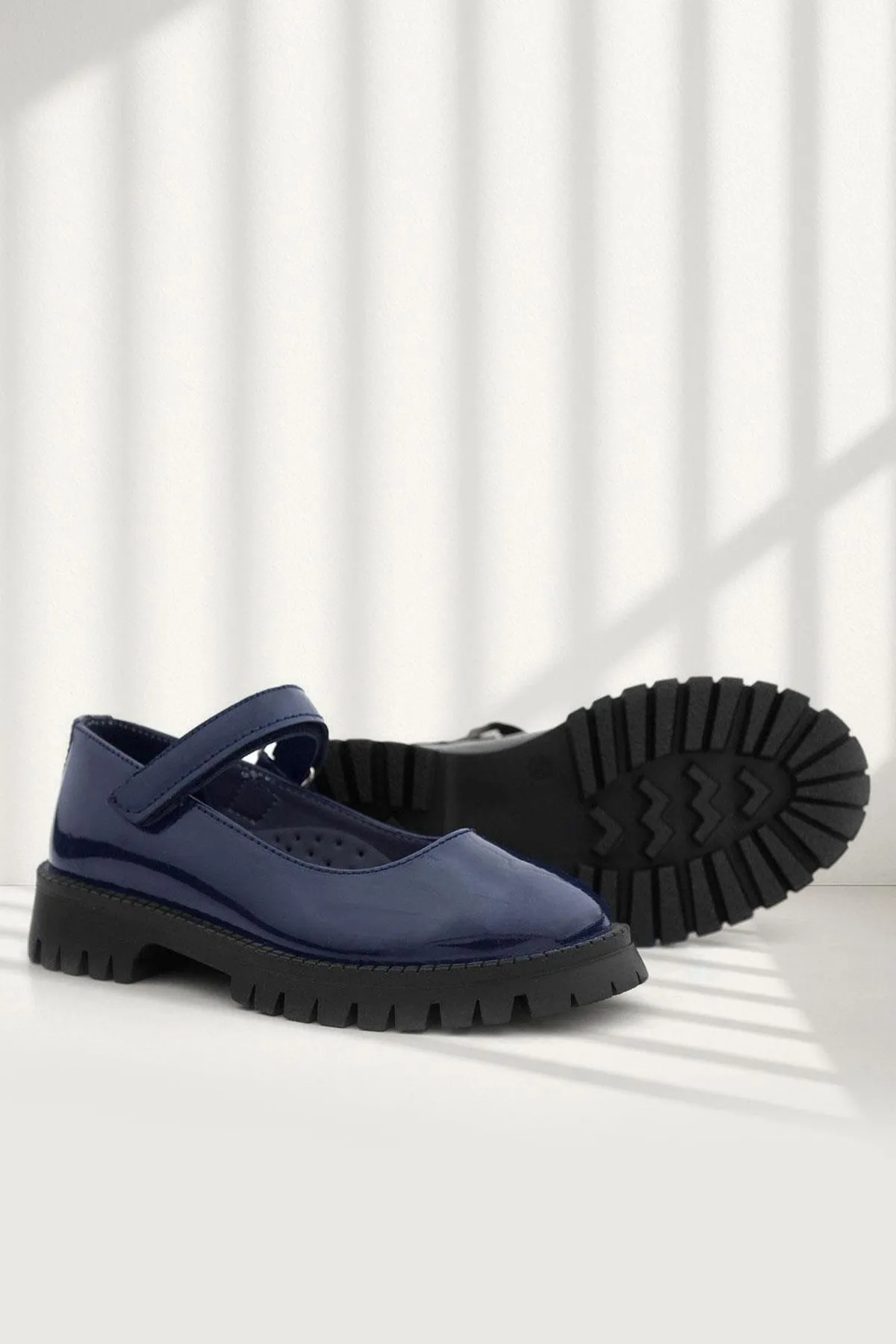 Lacivert Rugan Cırtlı Kalın Tabanlı Kız Çocuk Okul Ayakkabısı