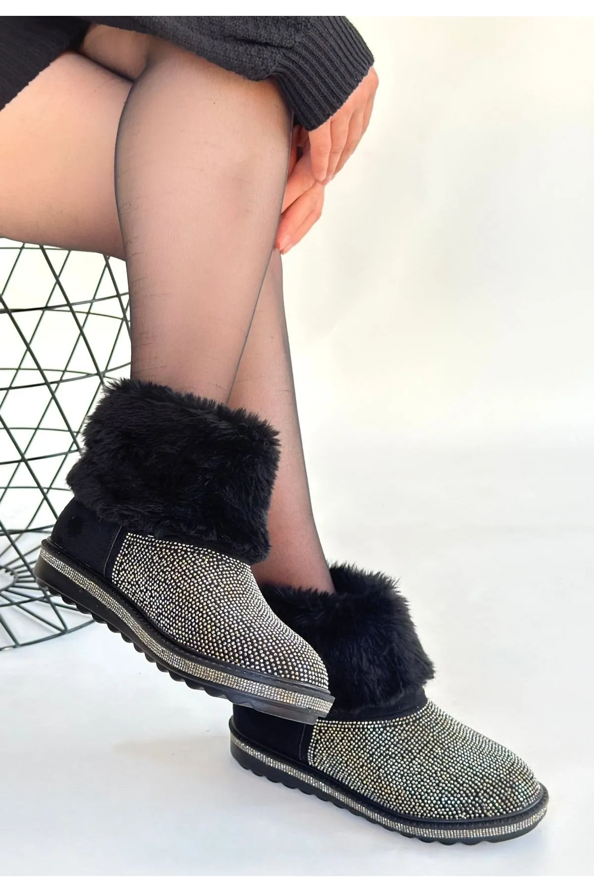 Linka Siyah Süet Gümüş Boncuk İşlemeli Bot