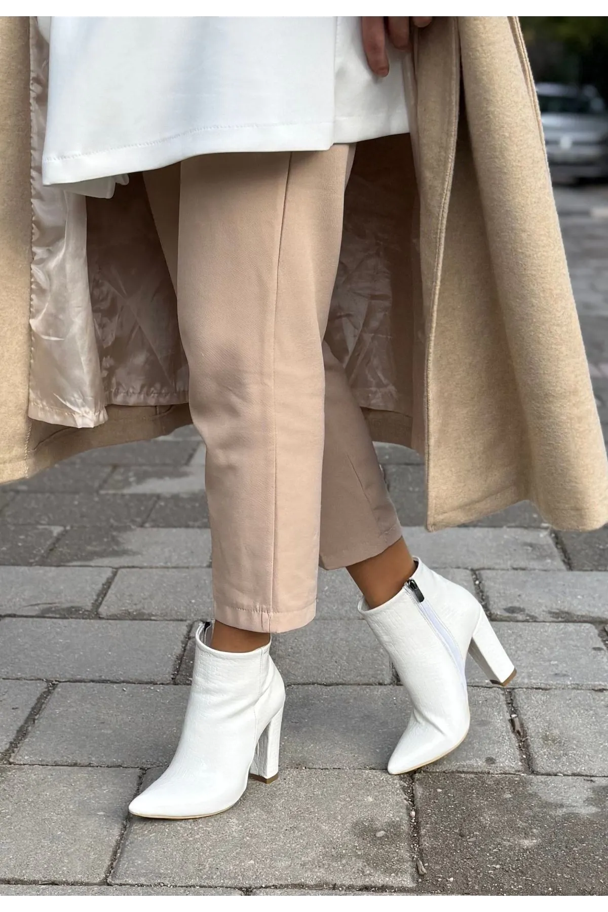 Loora Beyaz Rugan Desenli Topuklu Bot