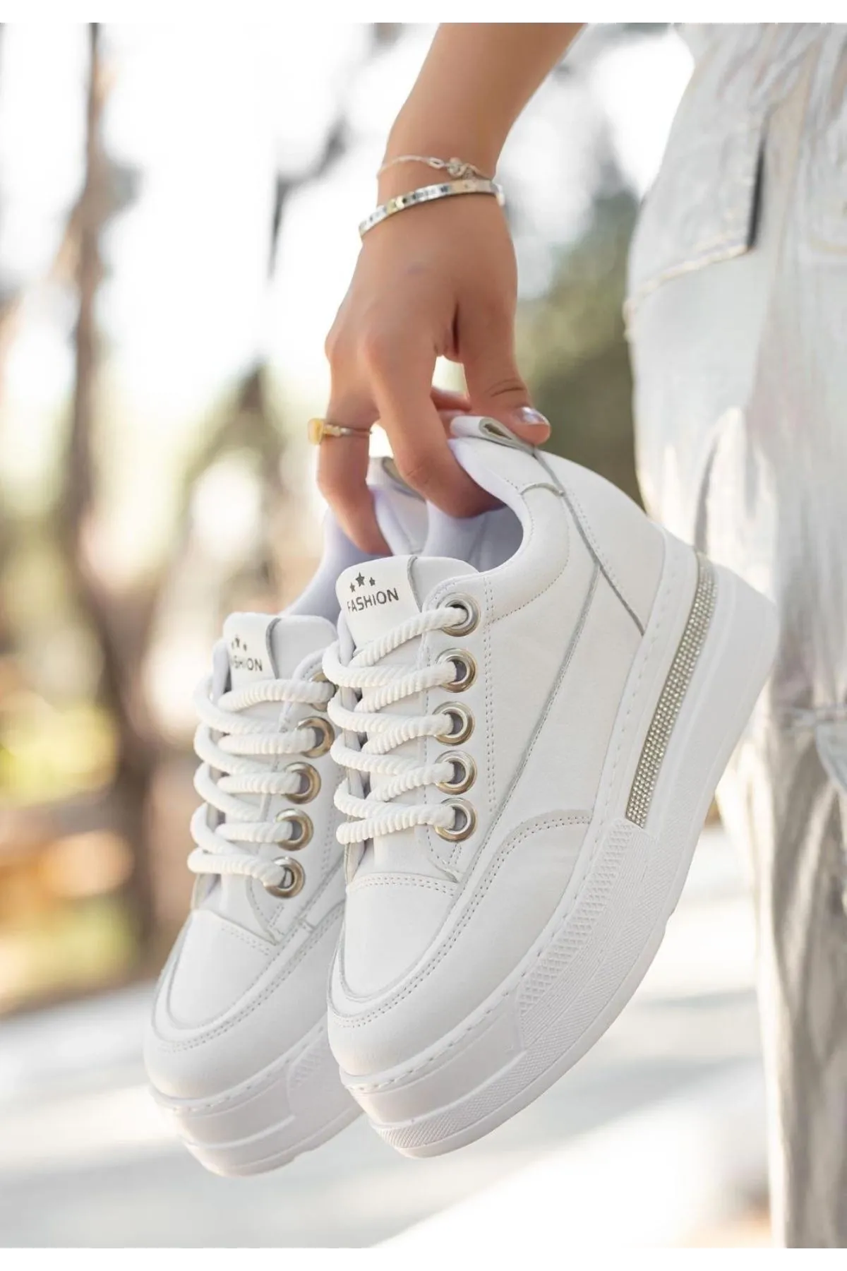 Lulu Beyaz Cilt Bağcıklı Spor Ayakkabı