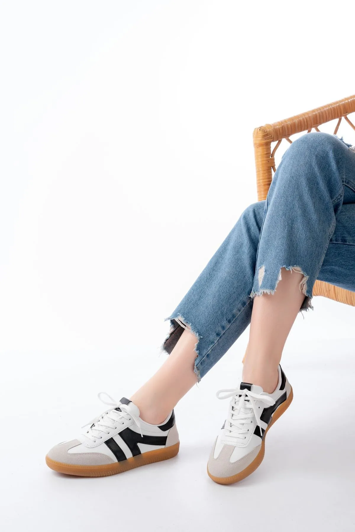 M-1004 Beyaz Bağcıklı Termo Taban Günlük Kadın Spor