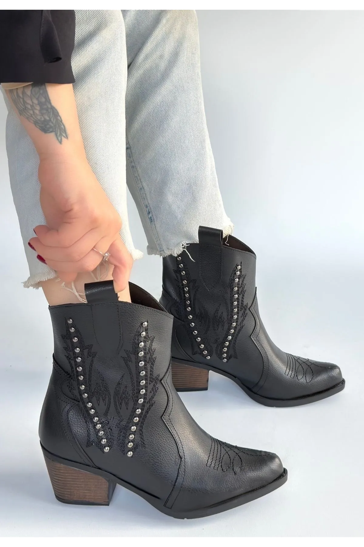 Matin Siyah Cilt Topuklu Bot