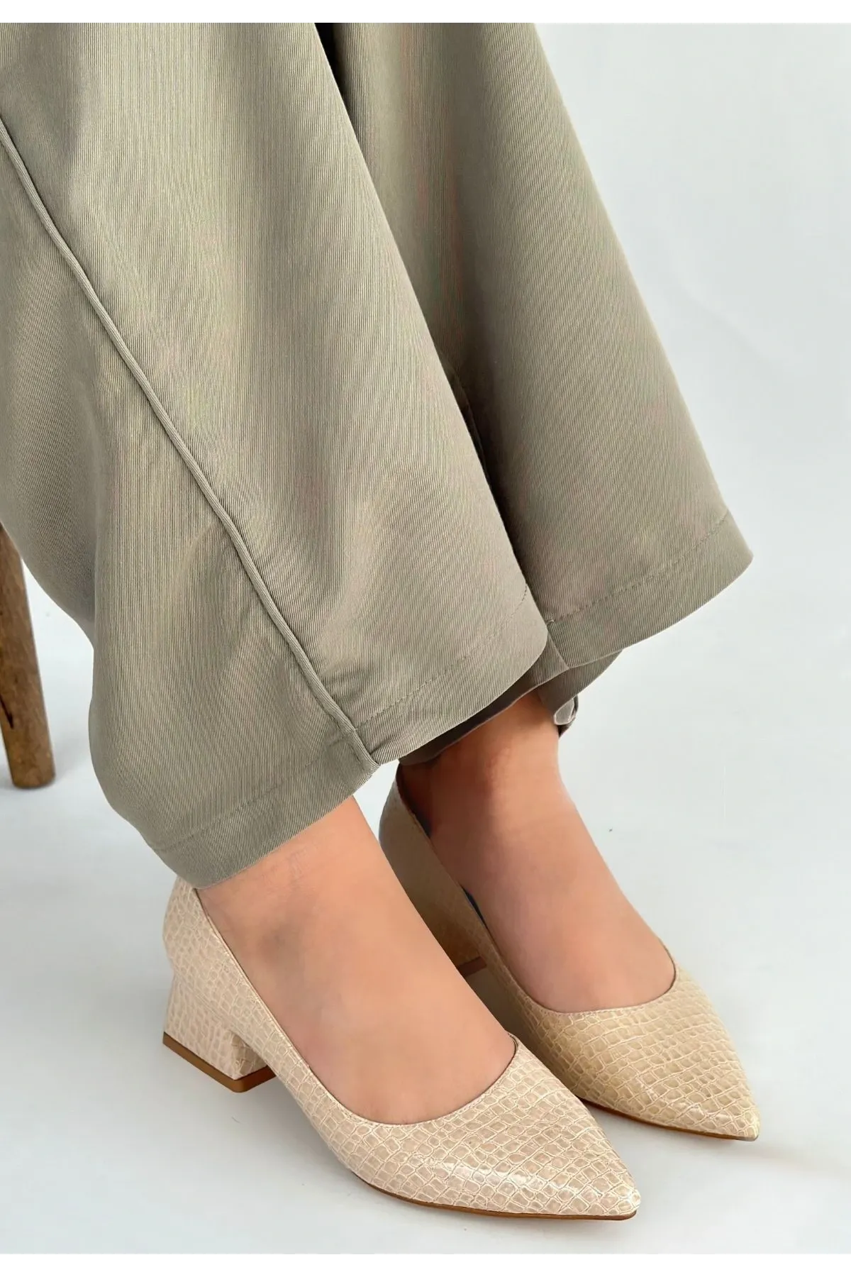 Meort Bej Rugan Topuklu Ayakkabı