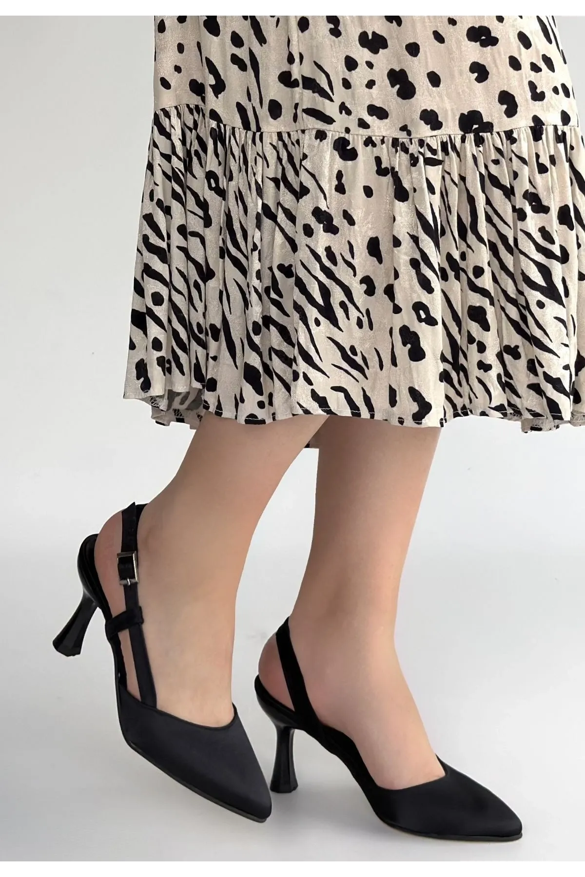 Minde Siyah Saten Topuklu Ayakkabı