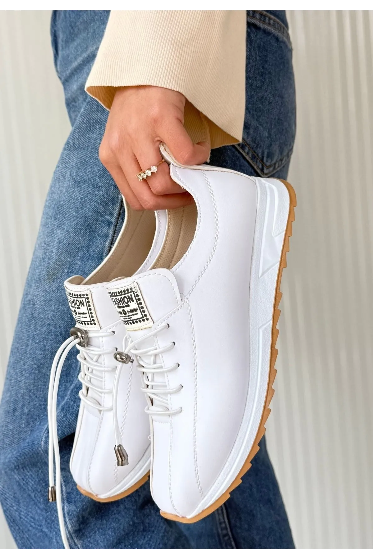 Monya Beyaz Cilt Bağcıklı Spor Ayakkabı