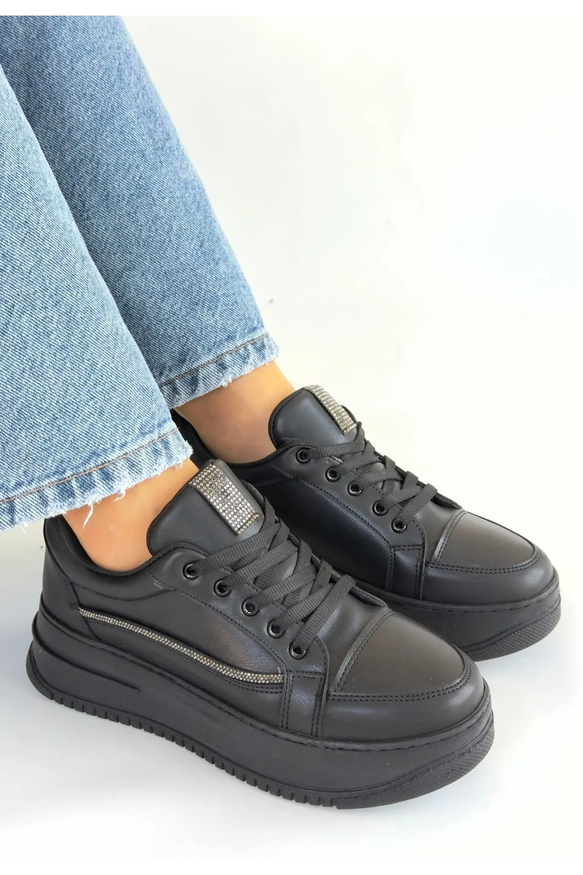 Natte Siyah Cilt Bağcıklı Spor Ayakkabı