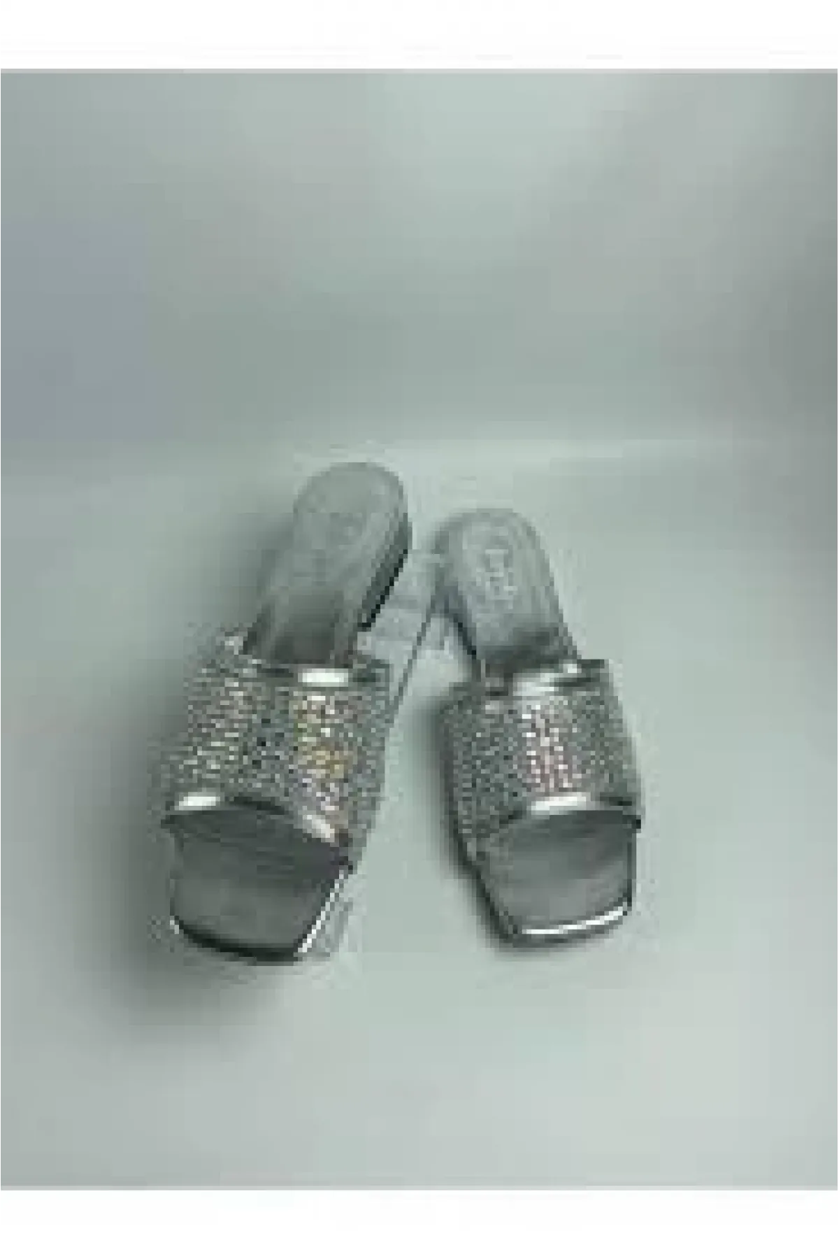 Ortu Gümüş Cilt İşlemeli Terlik