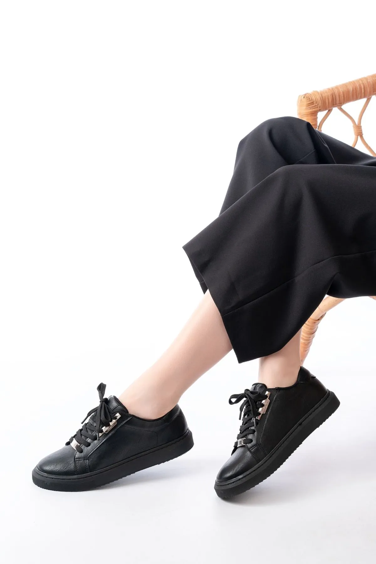 P-910 Siyah Bağcıklı Taban Dikişli Günlük Kadın Spor