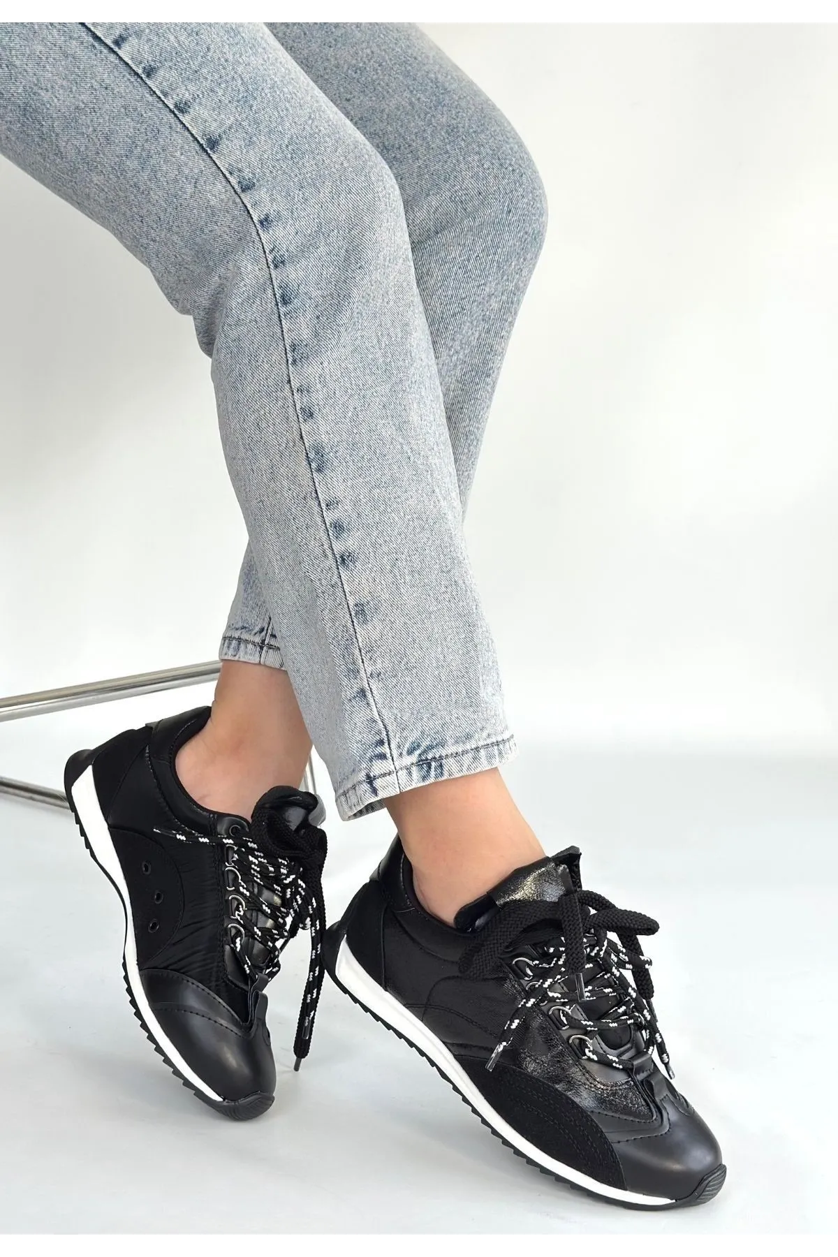Reat Siyah Cilt Bağcıklı  Paraşüt Detaylı Spor Ayakkabı
