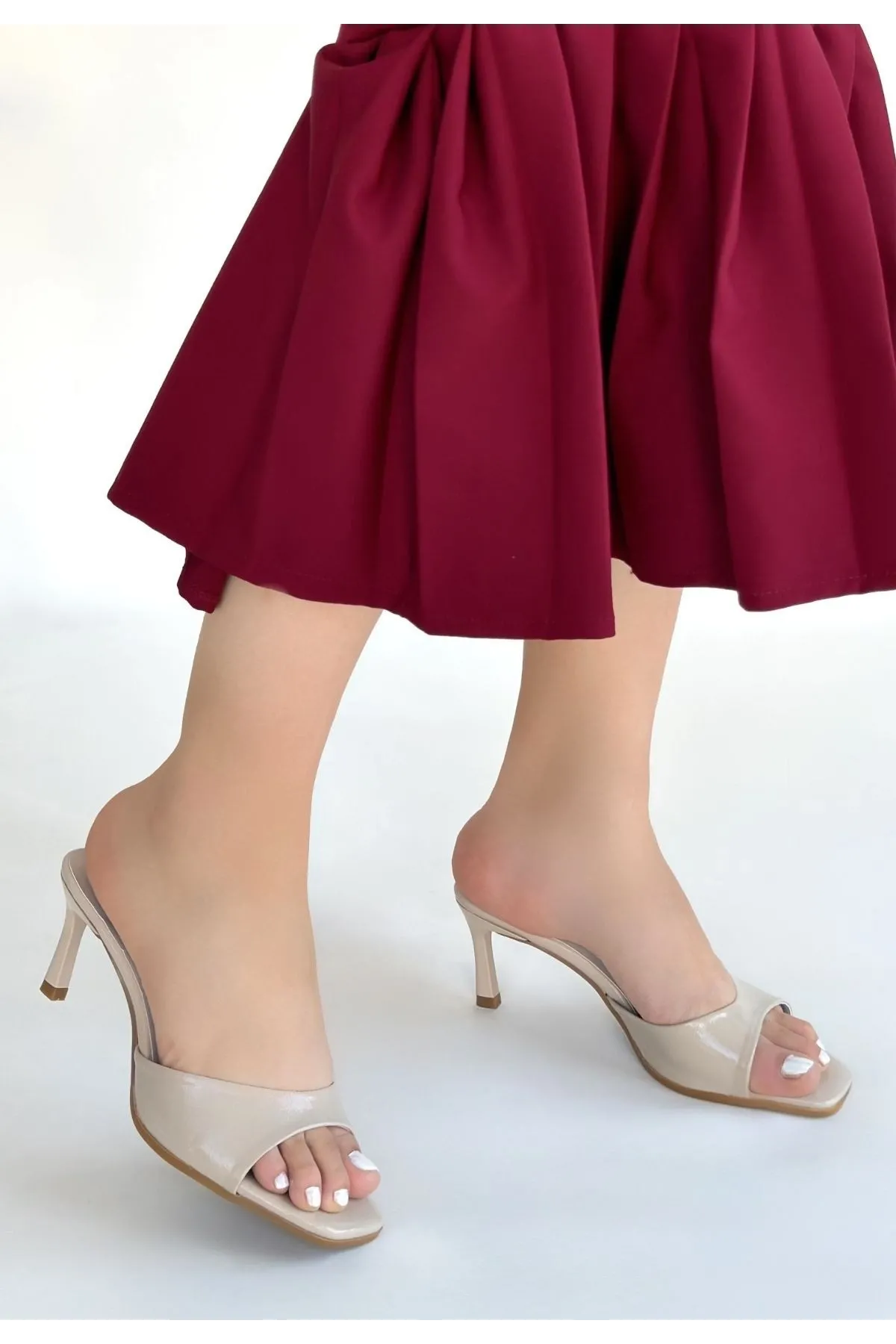 Ribay Bej Rugan Topuklu Terlik