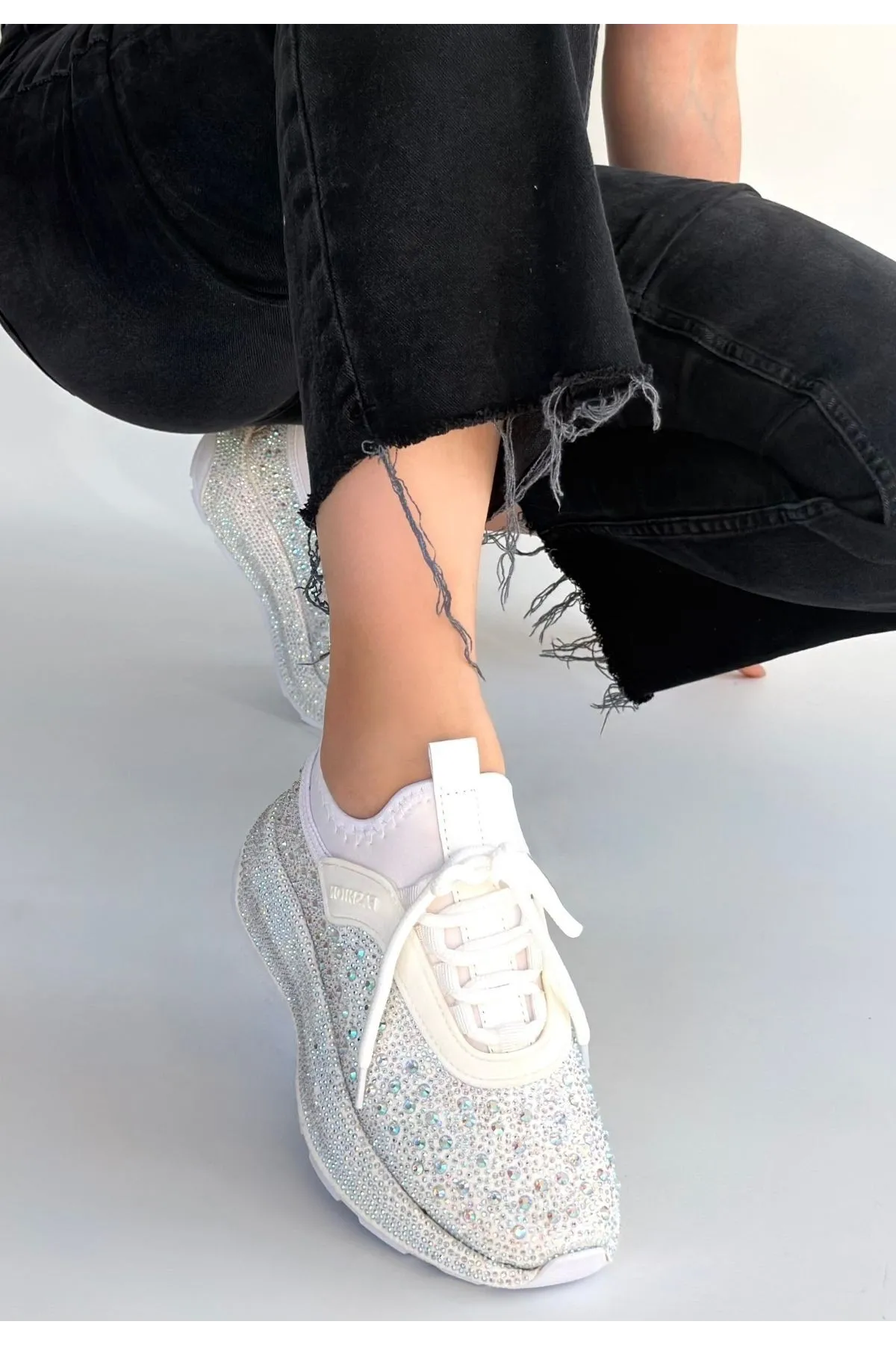 Rimay Beyaz Cilt Boncuk İşlemeli Spor Ayakkabı