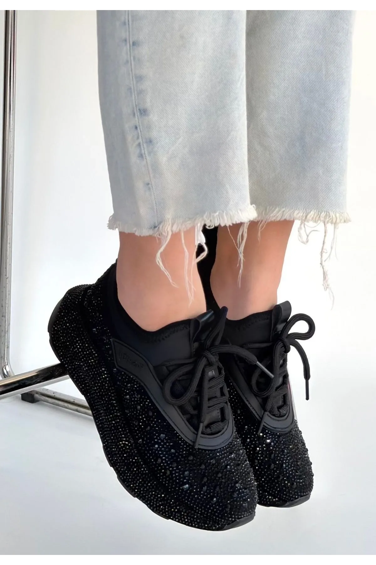 Rimay Siyah Cilt Boncuk İşlemeli Spor Ayakkabı