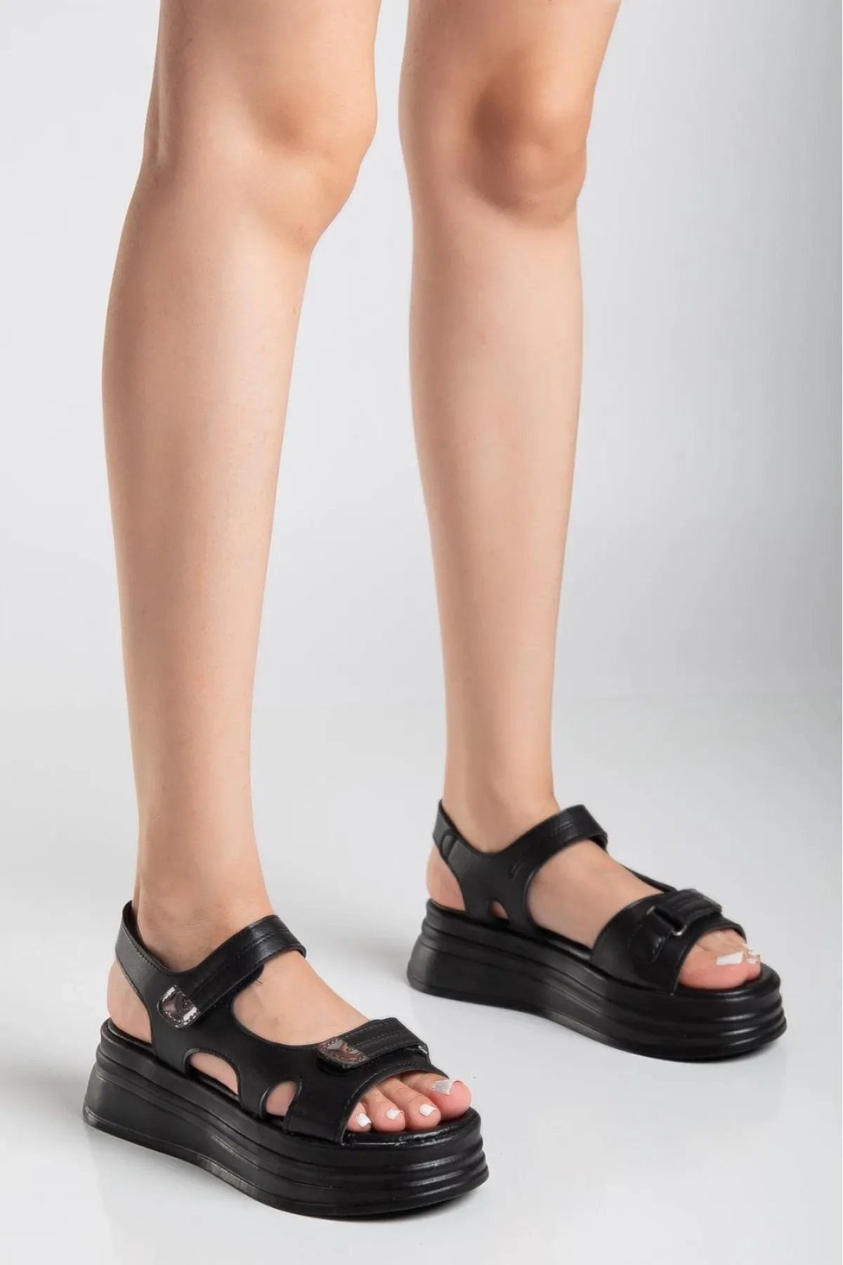 Saide Siyah Cilt Cırt Cırtlı Sandalet