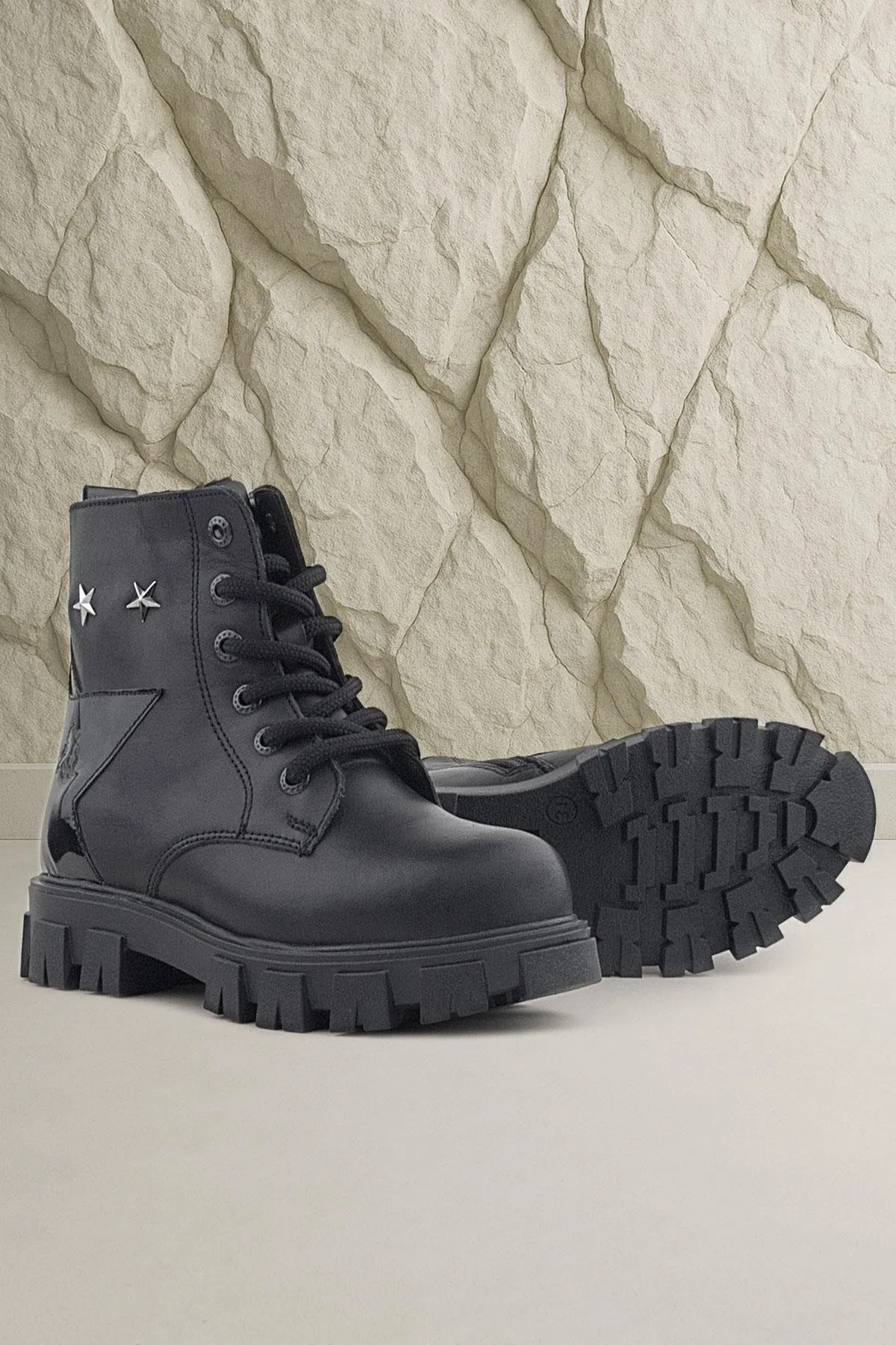 Siyah Bağcıklı Fermuarlı Metal Detaylı Kız Çocuk Bot